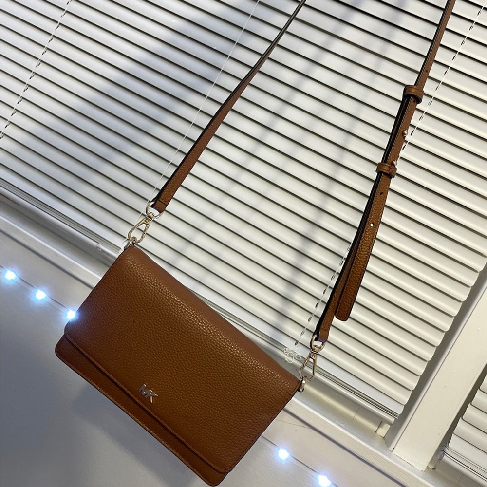Michael Kors Crossbody bag + wallet + passport holder + phone holder